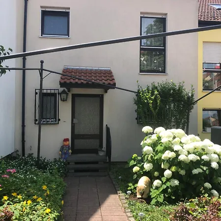 Accommodatie bij particulieren Im 1 Og In Einem Reihenhaus Mit Gemeinschaftlichen Zimmern *